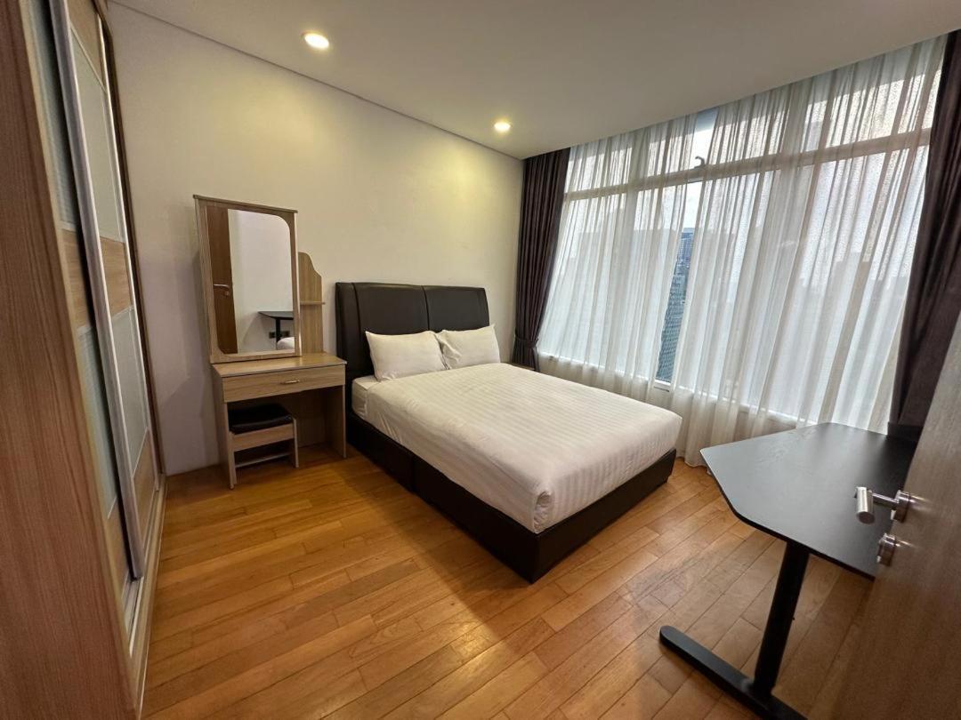 One-Bedroom Apartment with City View