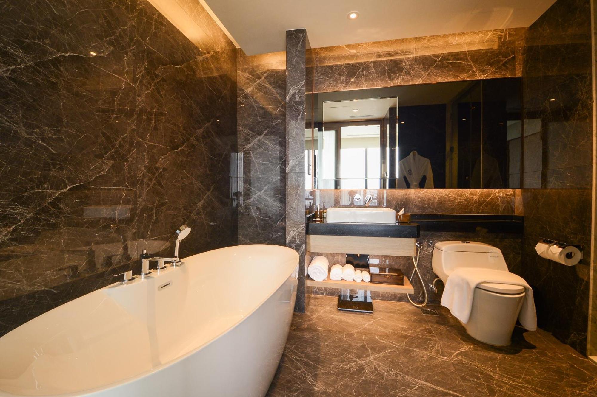 Molton Brown Signature City Suite,1670138853:JPEG