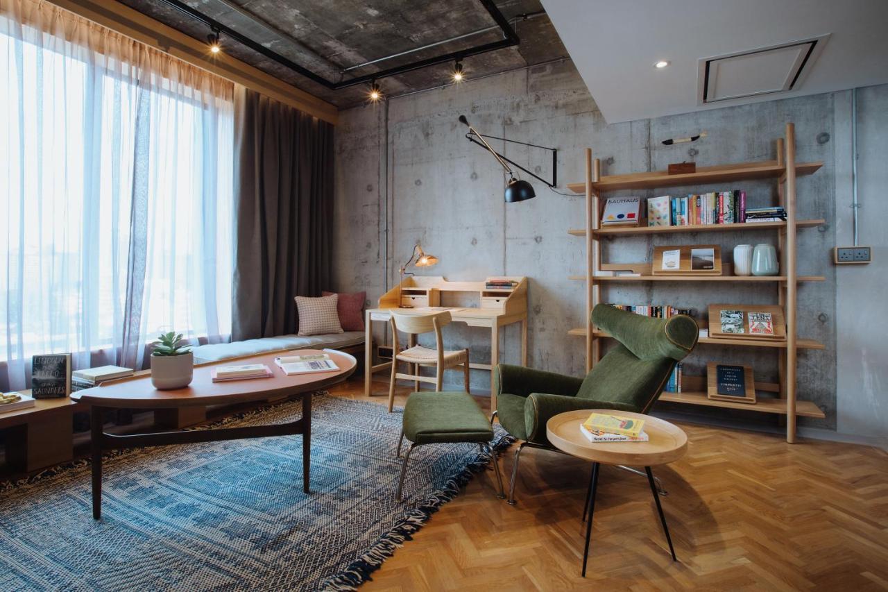 Room to Read,989113612:JPEG