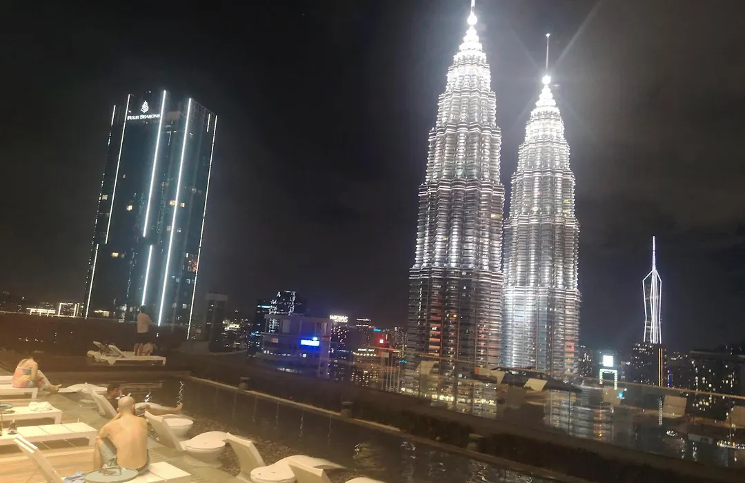 Star Holiday Sky Pool Klcc-1