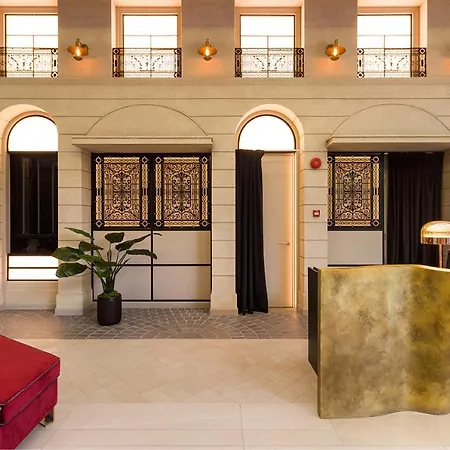 Scarletz Suites KLCC, Travelet-2